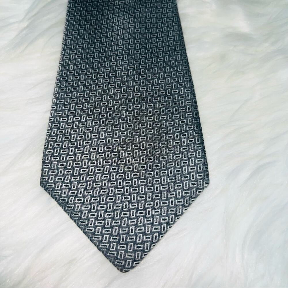 Yves Saint Laurent YSL 100% Silk Gray Black Men’s Abstract Necktie